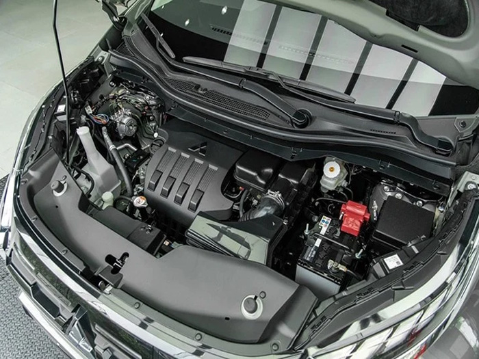 Động cơ Xpander mấy chấm? So với Suzuki XL7 có gì nổi bật