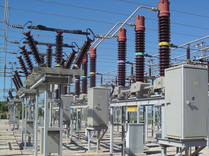 Dòng điện xoay chiều do ai phát minh và phát minh vào năm nào?