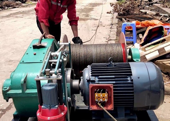 Máy tời điện