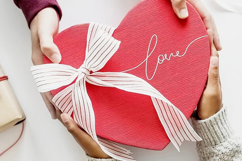 Tặng quà sinh nhật cho bạn trai làm công an nên chọn gì?