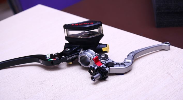 Đánh giá tay thắng Brembo bình dầu liền