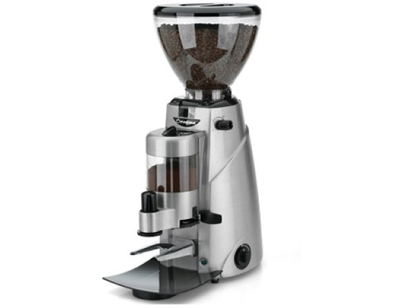 Sự khác biệt giữa máy xay Burr và máy xay Blade - Làm đẹp