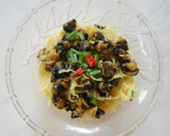 Cay giòn bún ốc xào cà ri - Làm đẹp