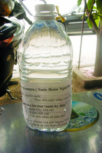 Lạ kỳ “nước thần” rửa bồn cầu, pha cà phê đều… tốt - Làm đẹp