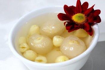 Cách nấu chè hạt sen nhãn nhục ngon - Làm đẹp