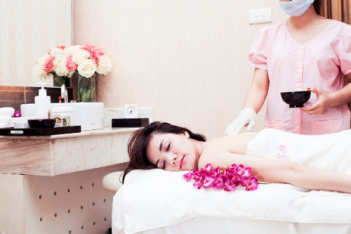 Hậu quả không nhỏ khi thuê dịch vụ tắm trắng kém chất lượng - Làm đẹp