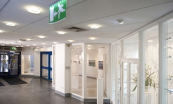 Lý do cần giới thiệu cấu tạo, hoạt động và cách sử dụng đèn EXIT Paragon - Làm đẹp