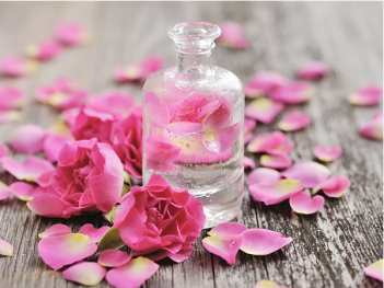 Làm nước hoa hồng từ tinh dầu hoa hồng có nên không? - Làm đẹp