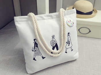 Cách giặt và phơi vải canvas trắng giúp giữ màu tự nhiên, không nhăn