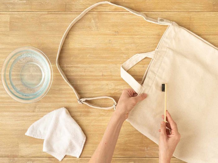 vết ố trên vải canvas trắng